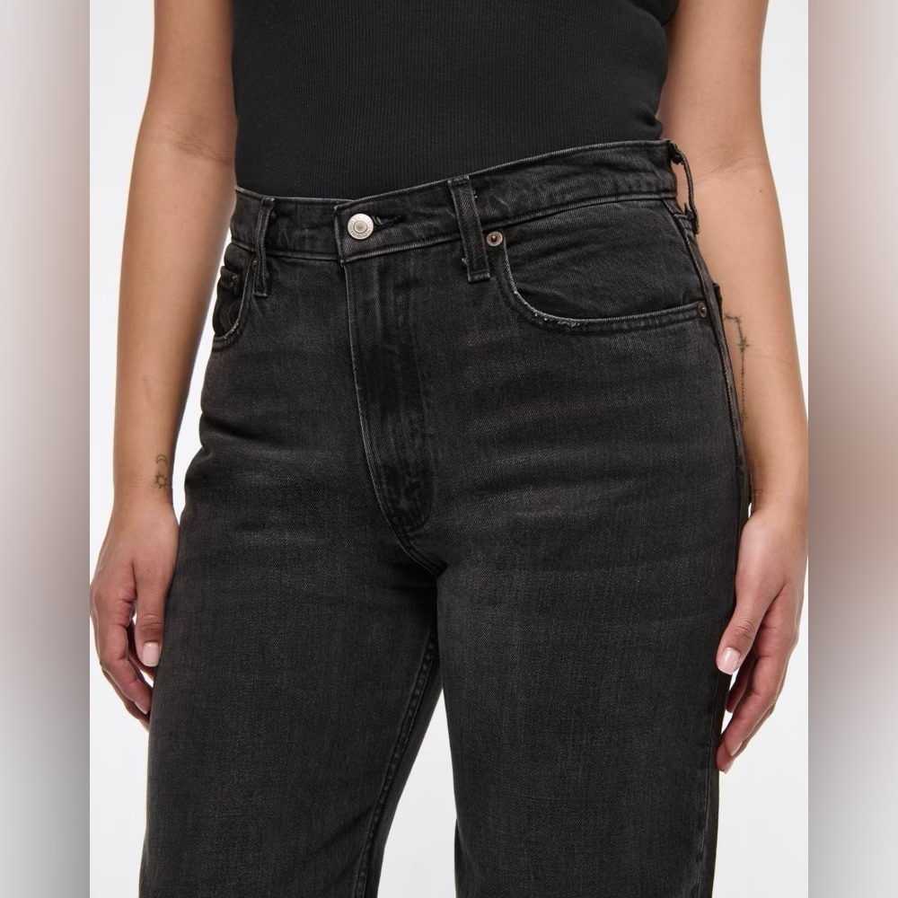 NWT Abercrombie & Fitch- The 90's Relaxed Jeans- High Rise- Washed Black Raw Hem - Picture 6 of 15